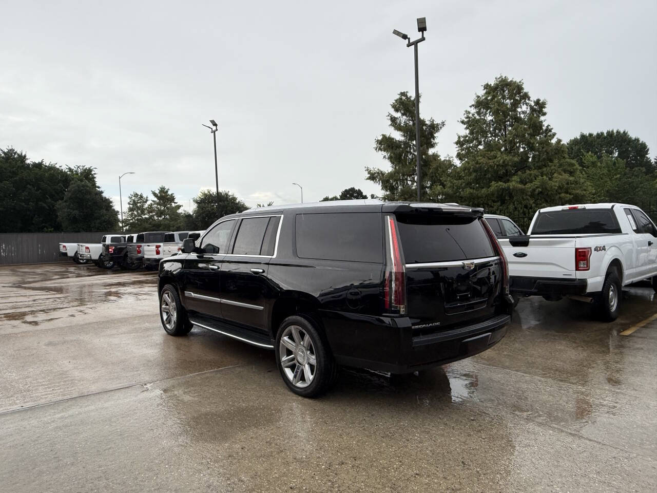 Used 2020 Cadillac Escalade ESV Luxury RWD image 4