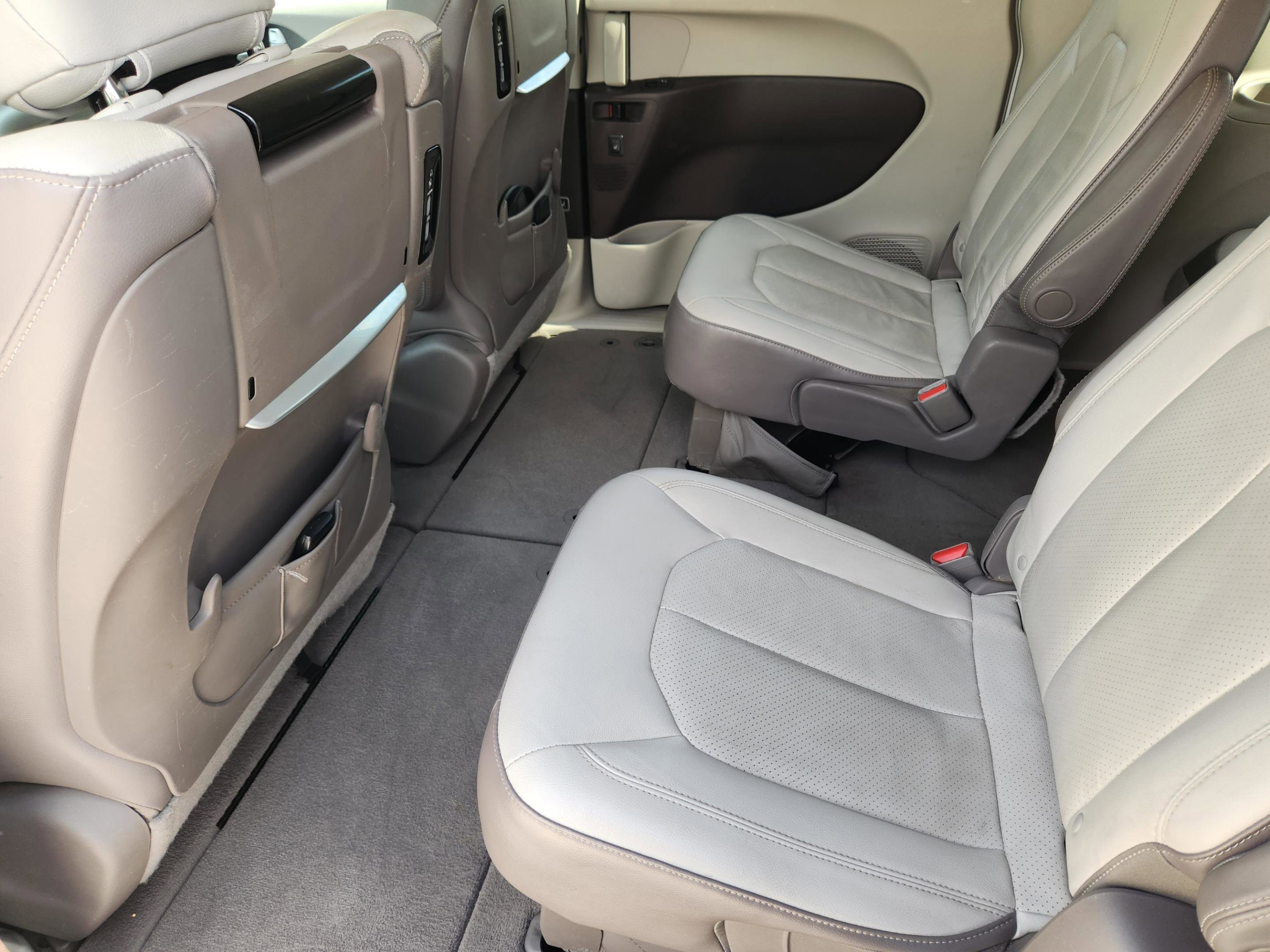 Used 2017 Chrysler Pacifica Touring-L Plus image 25