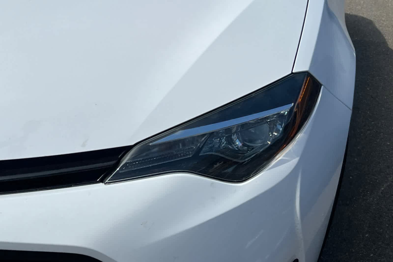 Used 2018 Toyota Corolla LE w/ Carpet Mat Package (TMS) FWD image 11