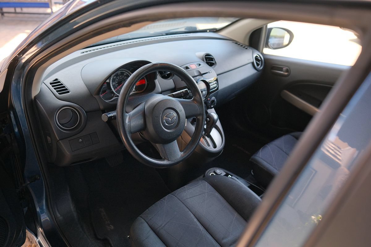 Used 2014 MAZDA MAZDA2 Sport FWD image 36