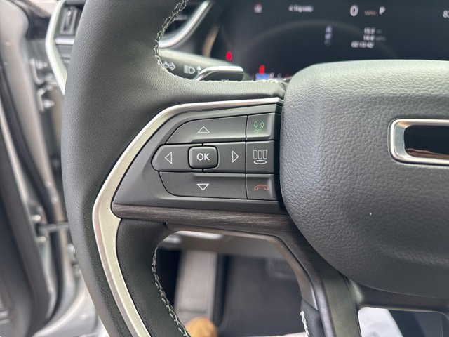 New 2025 Jeep Grand Cherokee Limited w/ Black Appearance Package image 18