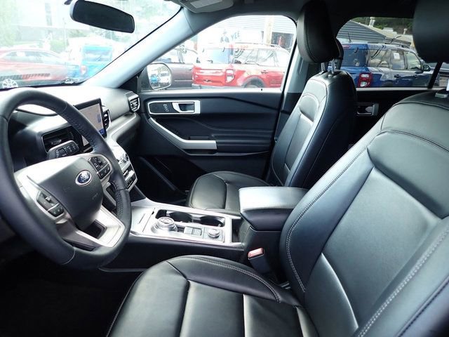 Used 2023 Ford Explorer XLT w/ Equipment Group 202A image 17