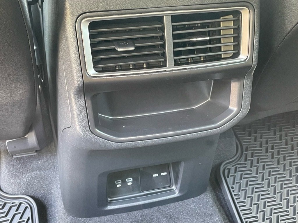 New 2026 Volkswagen Atlas Cross Sport SE image 18
