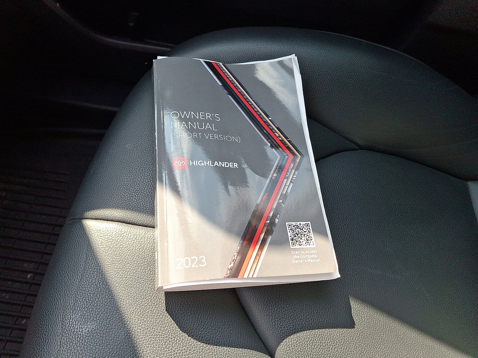 Used 2023 Toyota Highlander XLE image 26