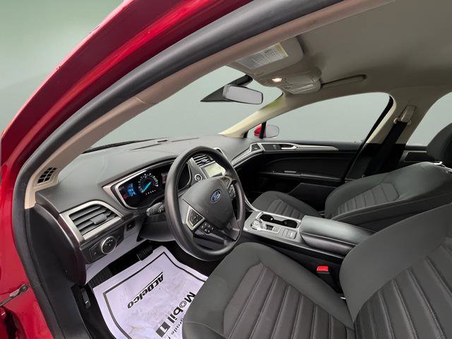 Used 2020 Ford Fusion SE image 12