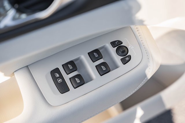 New 2026 Volvo XC60 B5 Ultra w/ Protection Package Premier image 39