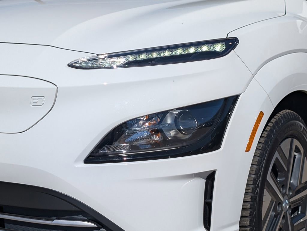 Used 2023 Hyundai Kona SE w/ Cargo Package image 9