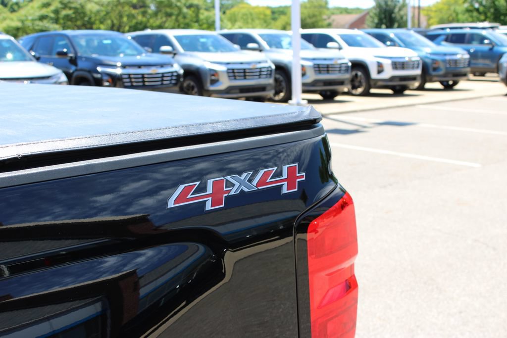Used 2017 Chevrolet Silverado 1500 Custom w/ Custom Convenience Package AWD/4WD image 26