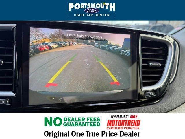 Used 2024 Chrysler Pacifica Touring-L image 10