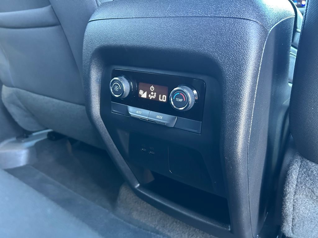 Used 2025 Chevrolet Traverse LT w/ Sun and Wheel Package AWD/4WD image 37