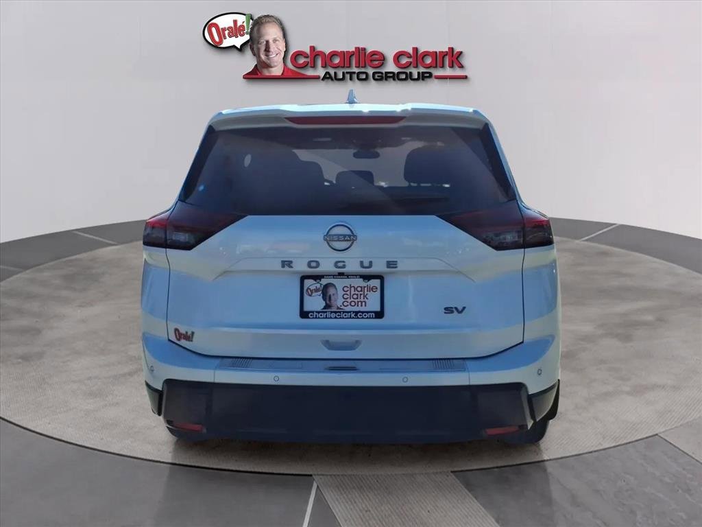 Used 2024 Nissan Rogue SV image 4