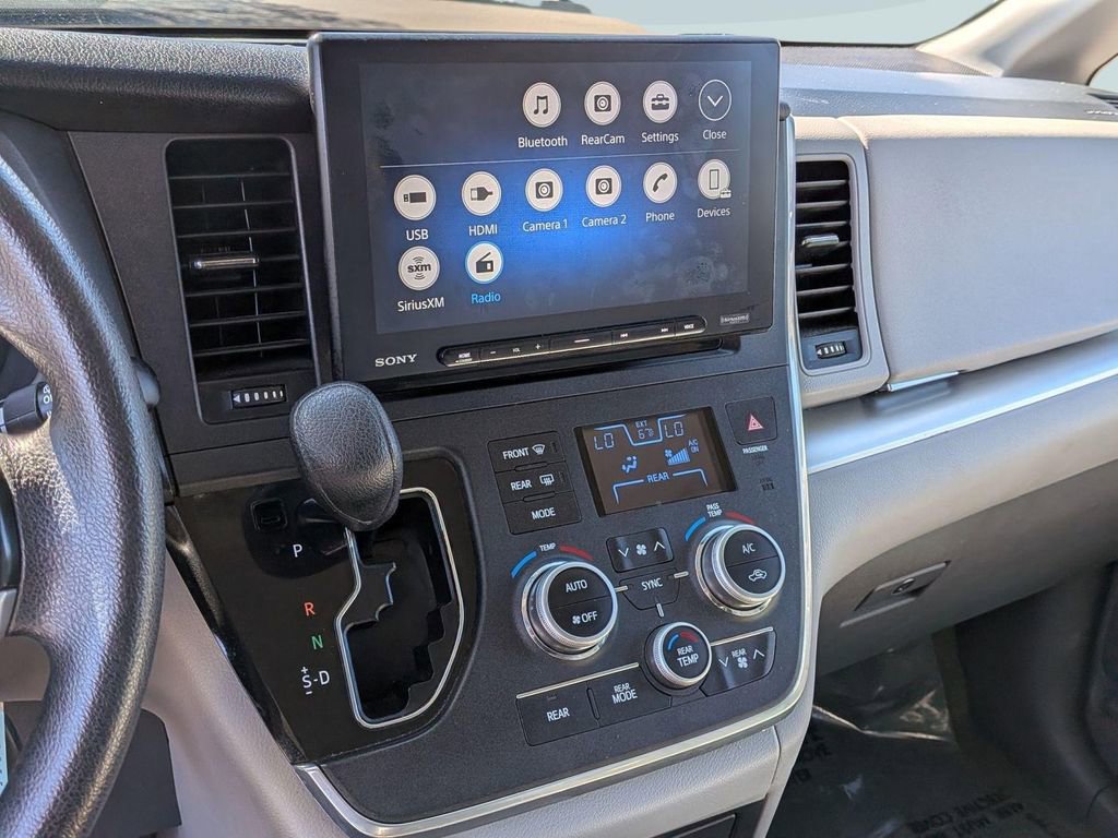 Used 2017 Toyota Sienna LE AWD/4WD image 16