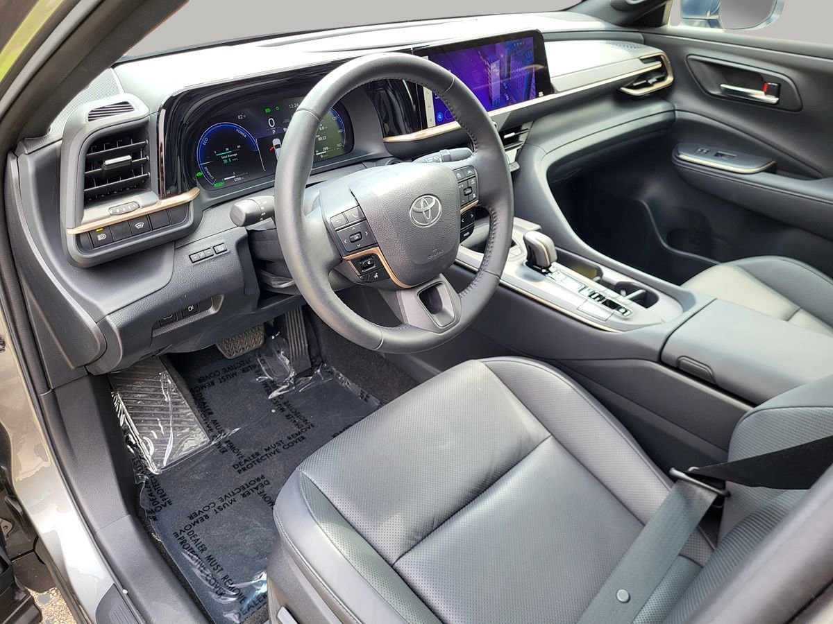Used 2023 Toyota Crown AWD/4WD image 15