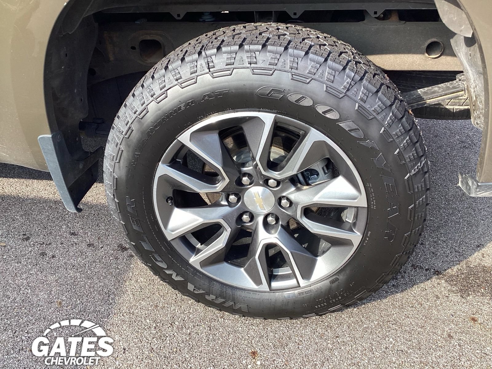 Used 2023 Chevrolet Silverado 1500 LT AWD/4WD image 27