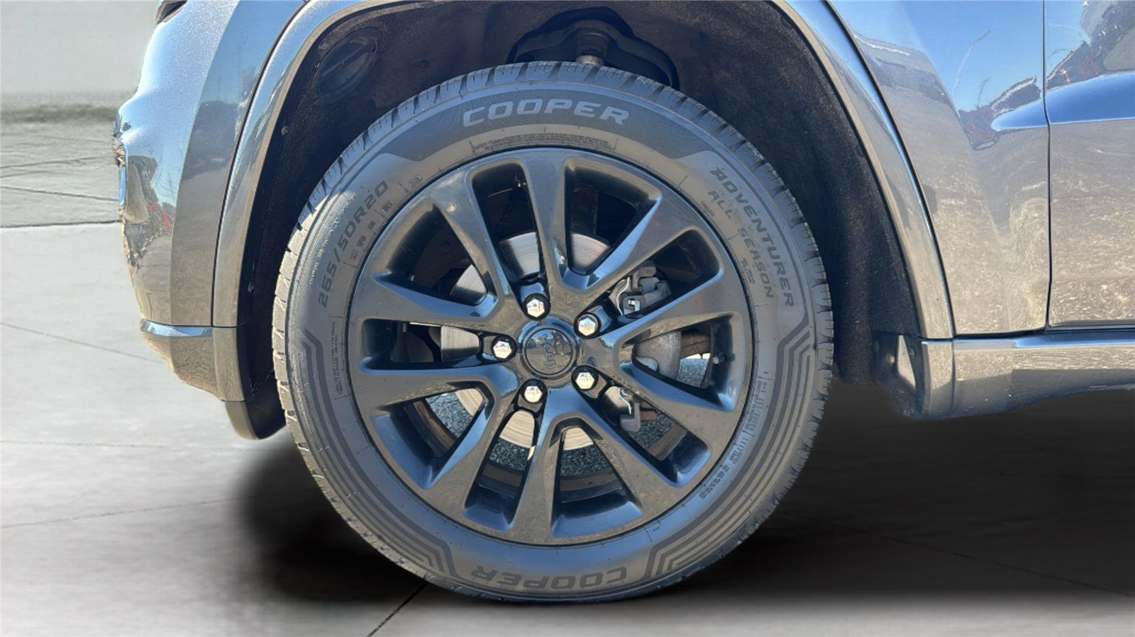 Certified 2018 Jeep Grand Cherokee Altitude AWD/4WD image 30