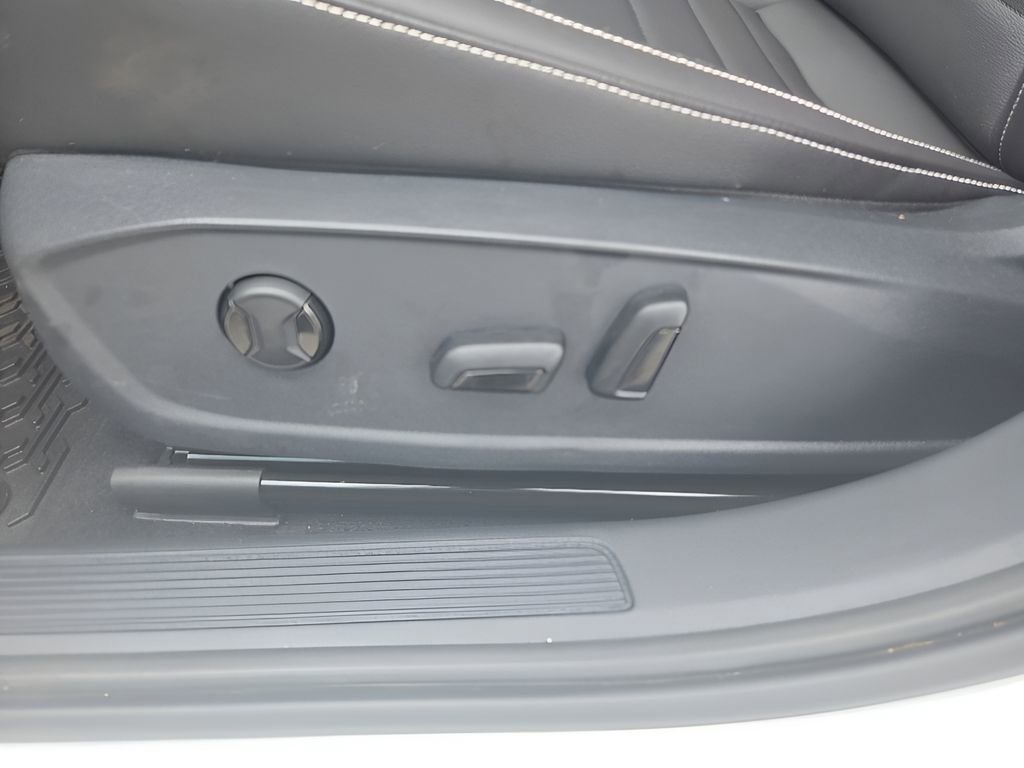 Used 2023 Volkswagen Jetta SE FWD image 10