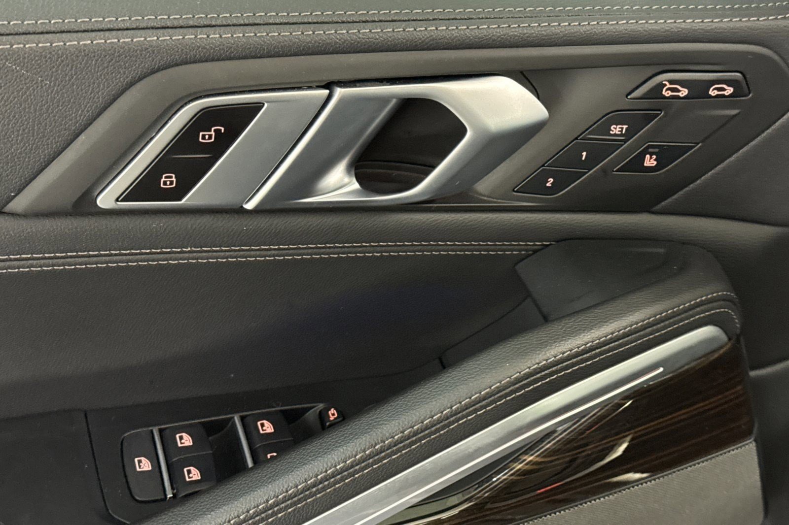 Used 2021 BMW X6 sDrive40i w/ Executive Package RWD image 13