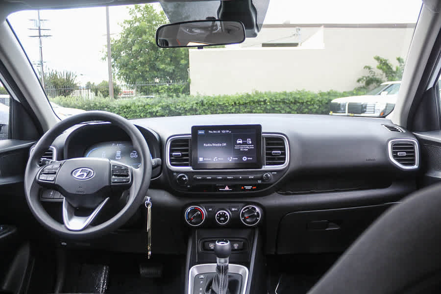 Certified 2026 Hyundai Venue SE FWD image 16