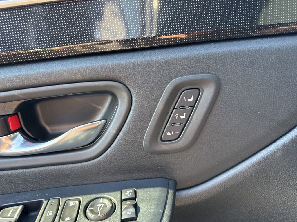 Used 2025 Honda Pilot Black Edition image 11