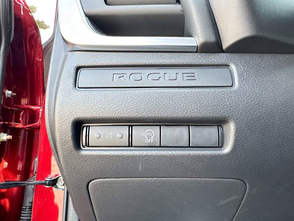 Used 2025 Nissan Rogue S image 19