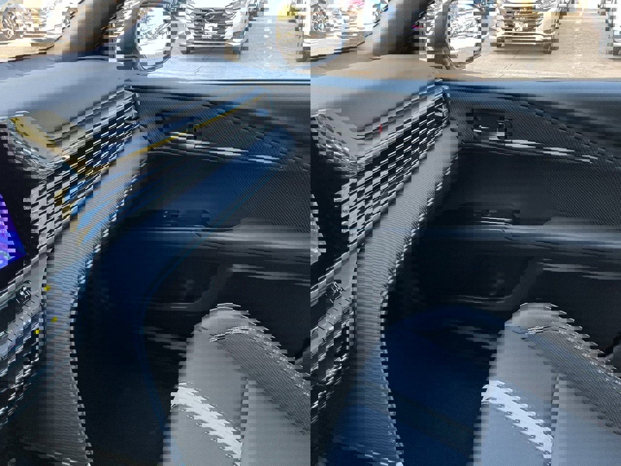 Used 2025 Toyota Camry SE image 35