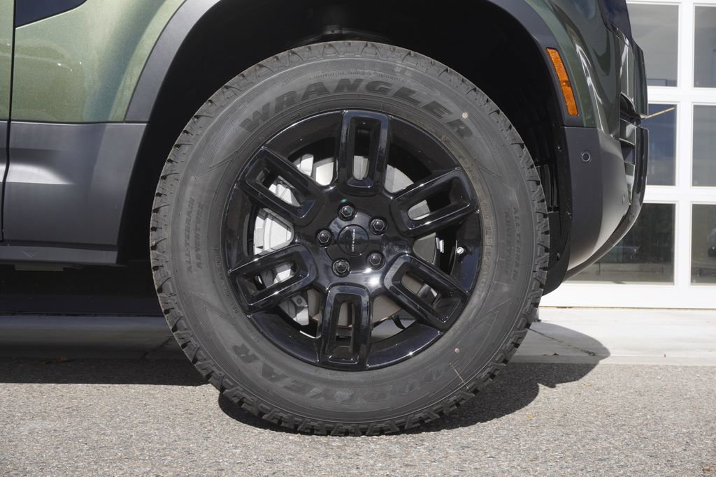 New 2026 Land Rover Defender 110 S image 32