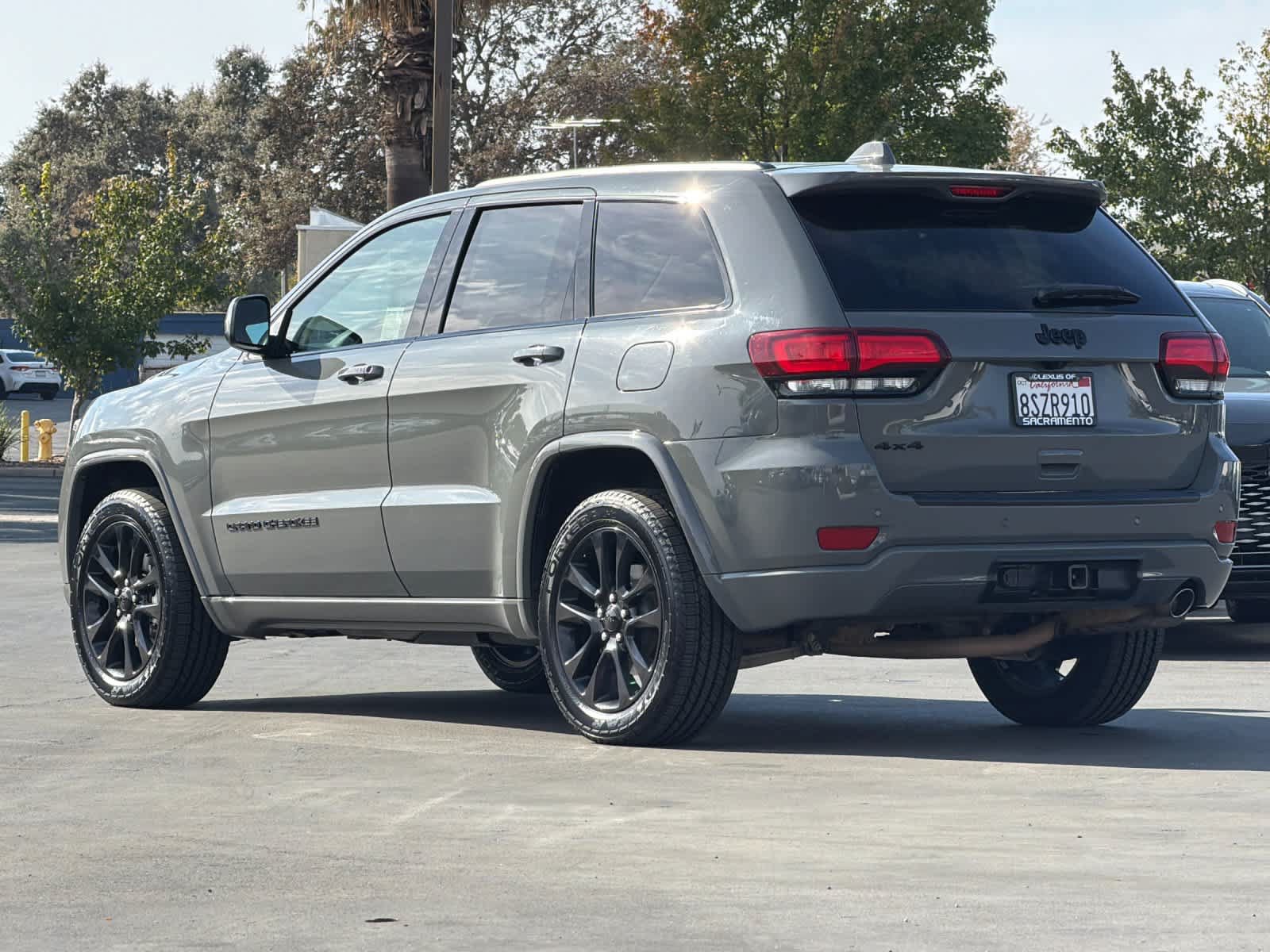 Used 2020 Jeep Grand Cherokee Altitude AWD/4WD image 7