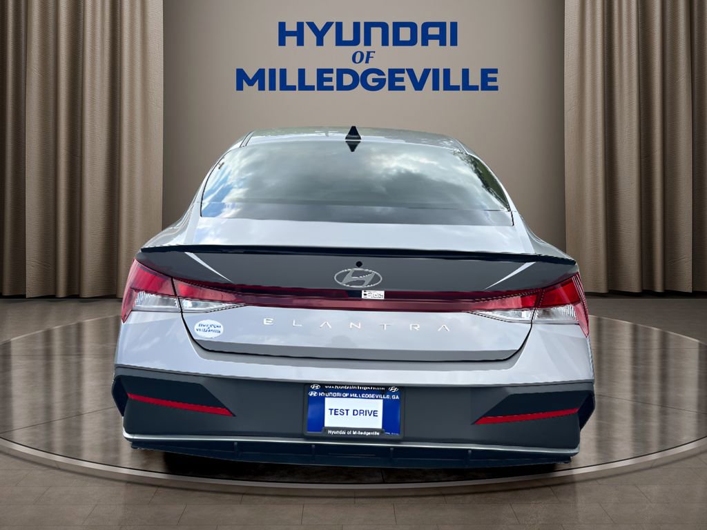 Used 2025 Hyundai Elantra Sport image 5