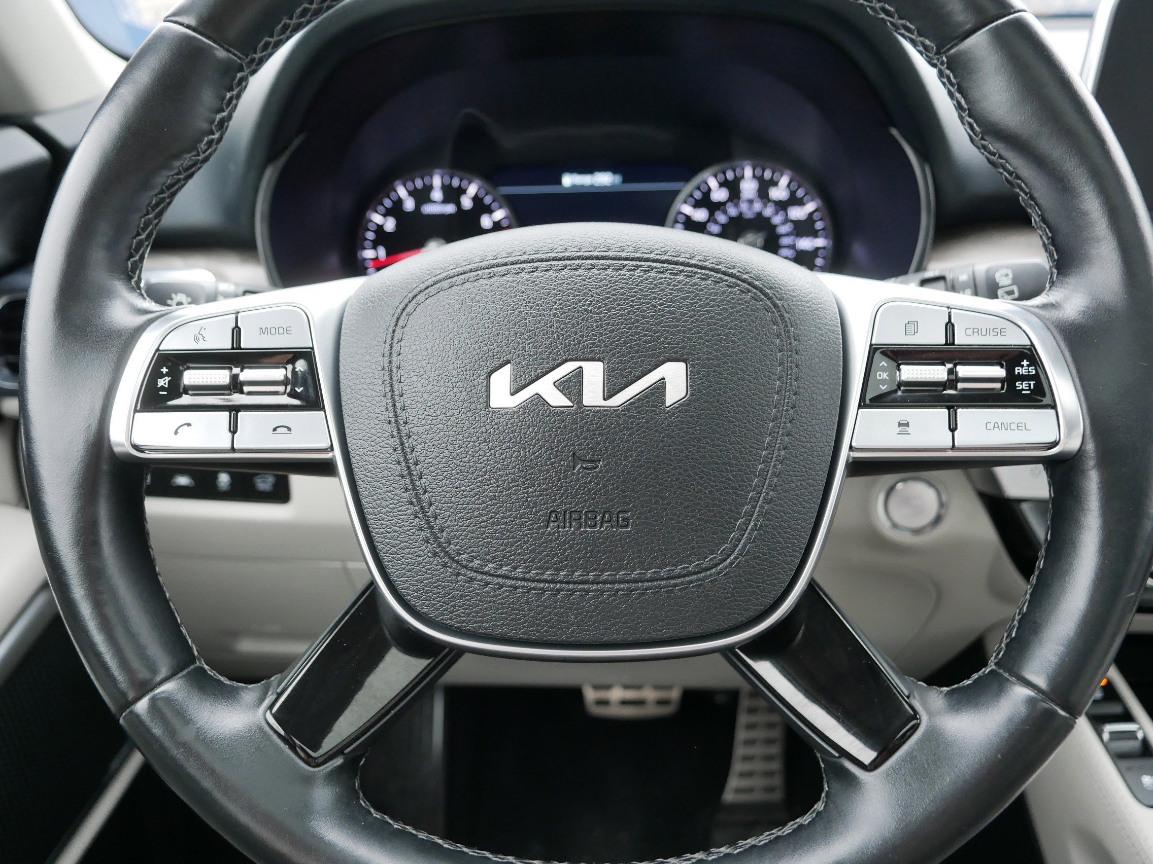 Certified 2022 Kia Telluride SX w/ Towing Package AWD/4WD image 25