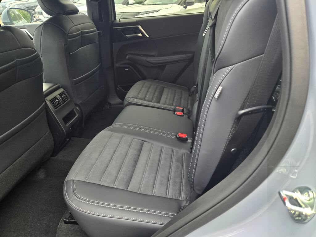 New 2027 Mitsubishi Outlander SE AWD/4WD image 13