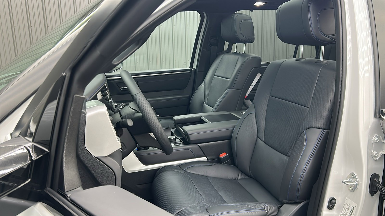 Used 2025 Toyota Sequoia Platinum image 34