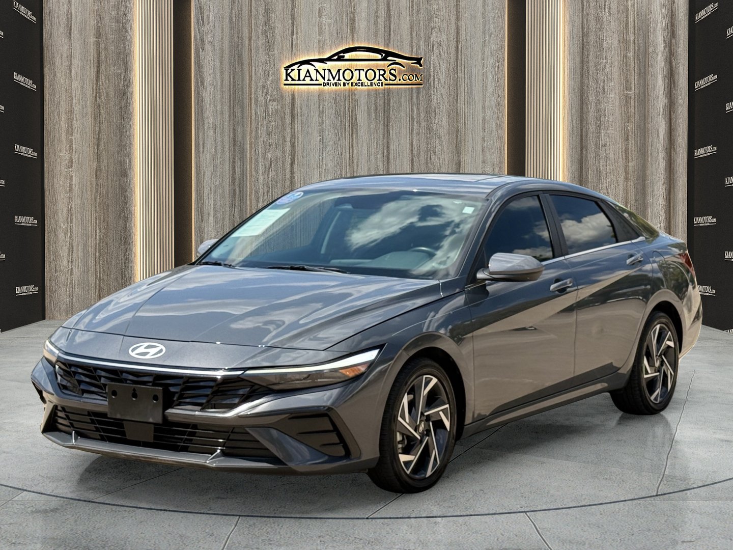 Used 2025 Hyundai Elantra SEL FWD image 3