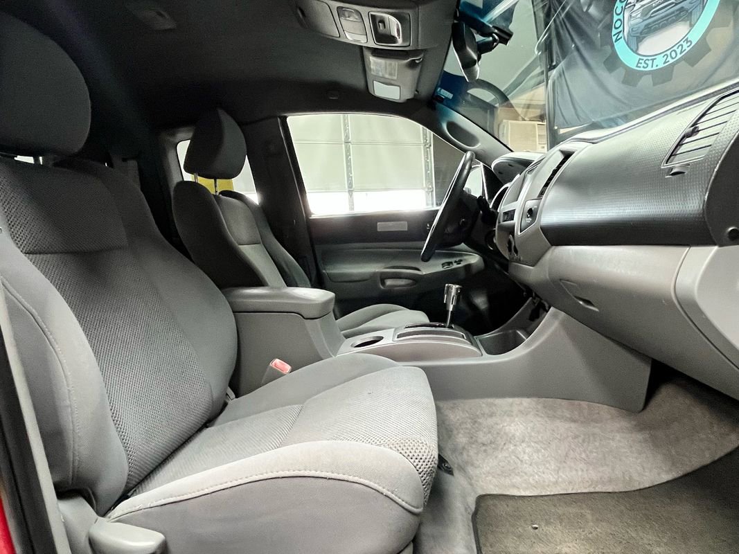 Used 2009 Toyota Tacoma w/ SR5 & TRD Off-Road Packages image 16