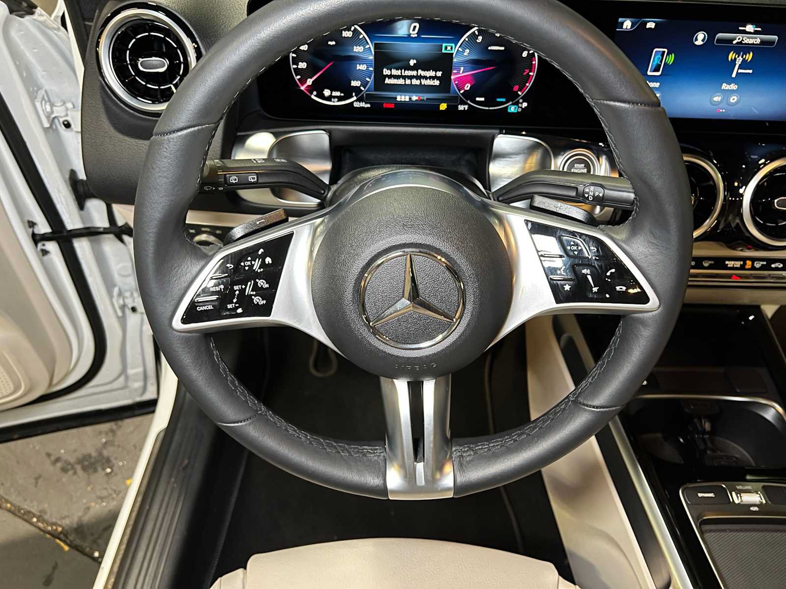 Used 2025 Mercedes-Benz GLB 250 4MATIC image 27