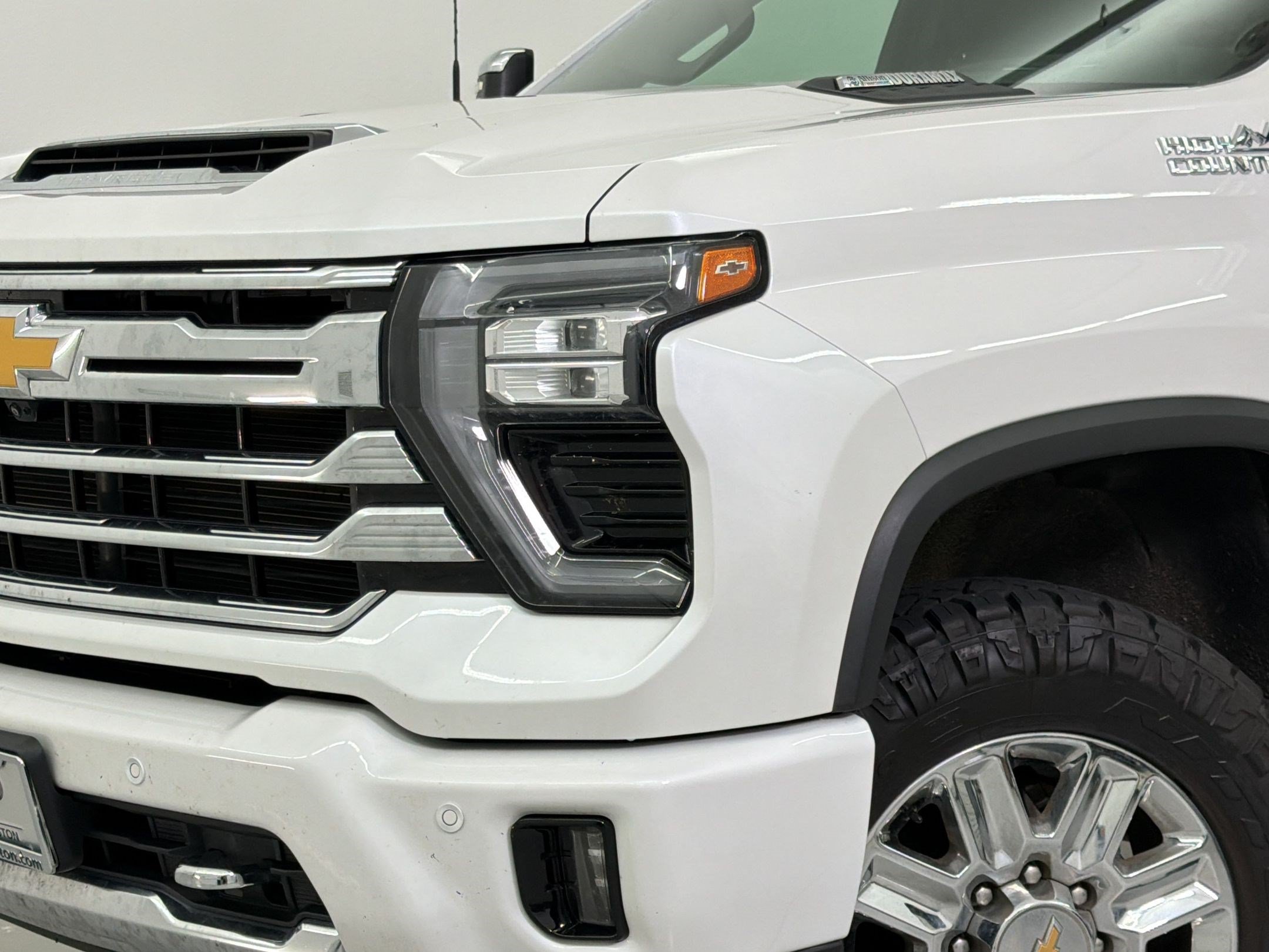 Used 2024 Chevrolet Silverado 2500 High Country w/ High Country Premium Package AWD/4WD image 11