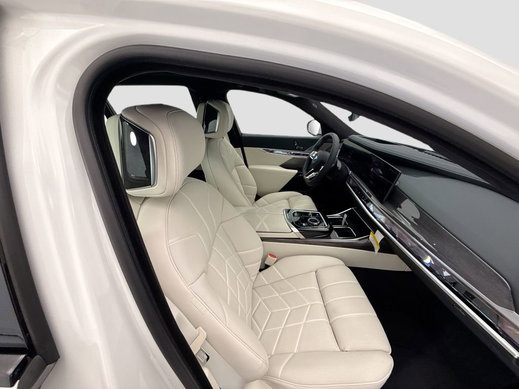 New 2026 BMW i7 xDrive60 AWD/4WD image 19