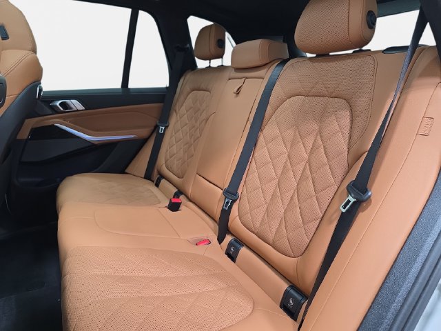 Certified 2024 BMW X5 xDrive40i w/ Premium Package AWD/4WD image 11