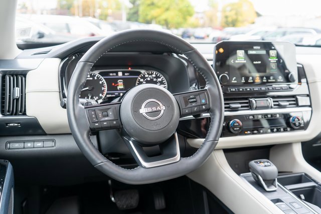 Certified 2025 Nissan Pathfinder SL image 17