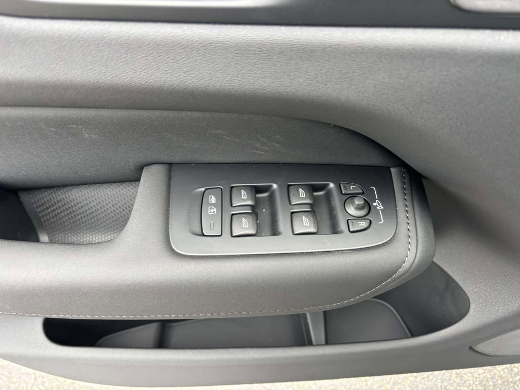 New 2026 Volvo XC60 B5 Plus w/ Protection Package Premier image 13