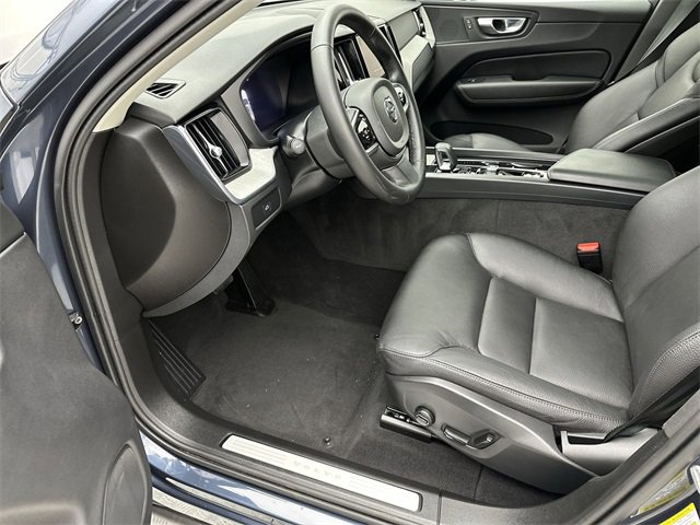 Used 2025 Volvo XC60 B5 Plus image 11