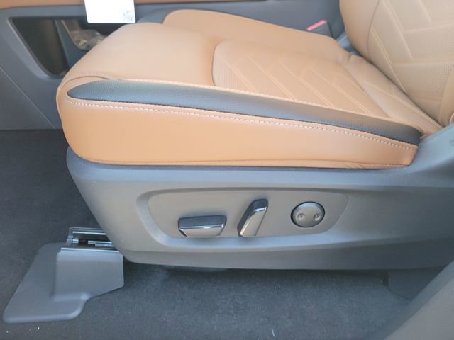New 2025 Nissan Pathfinder Platinum w/ Black Appearance Package image 16