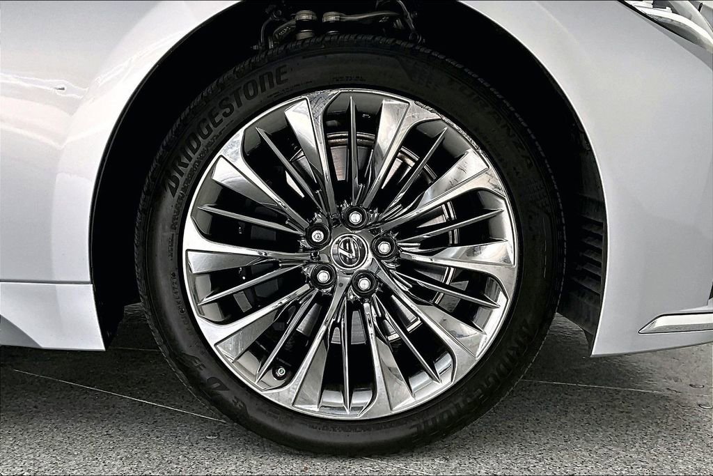 Used 2022 Lexus LS 500 w/ Interior Upgrade Package image 12