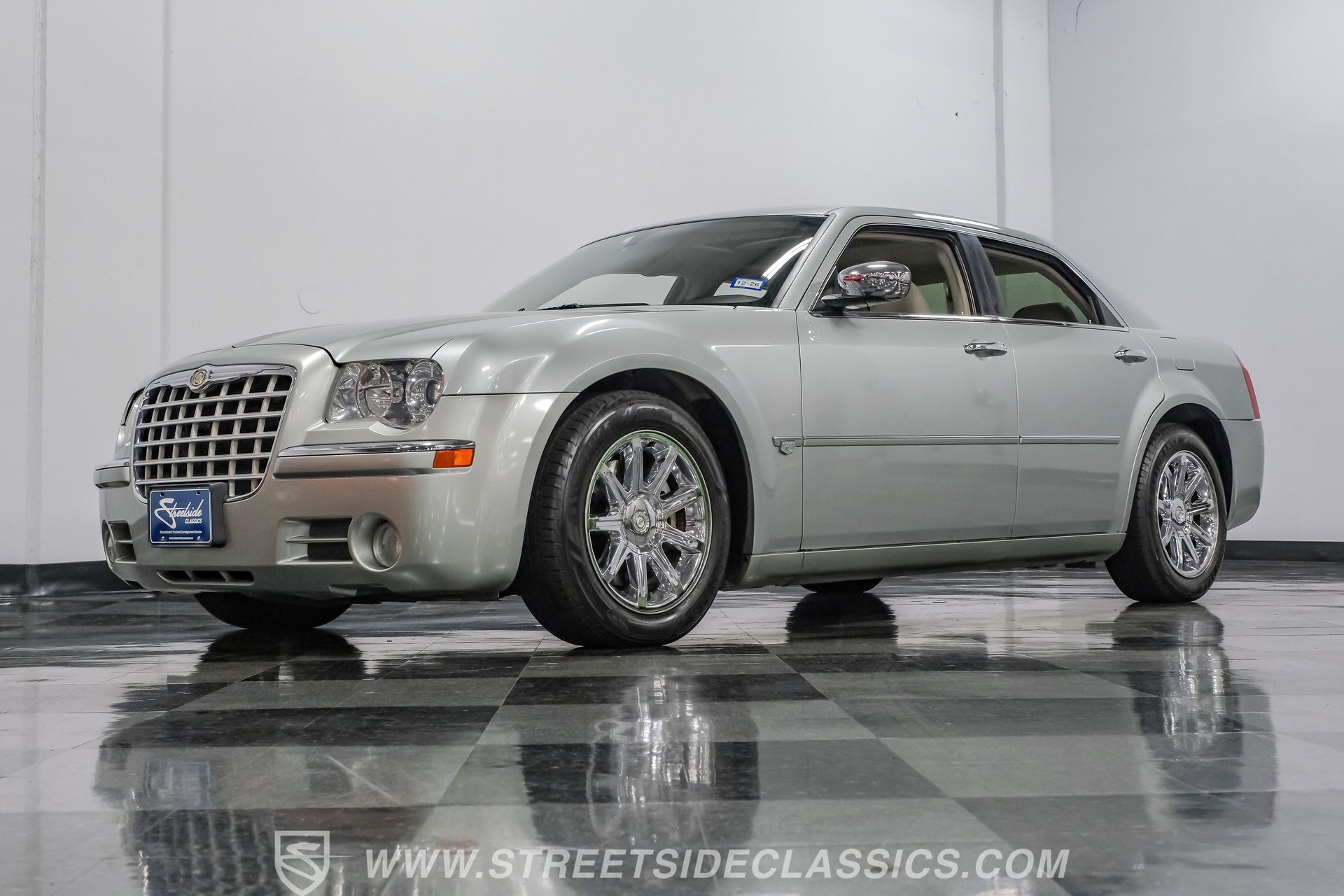 Used 2005 Chrysler 300 C w/ Navigation & Sound Group II RWD image 21