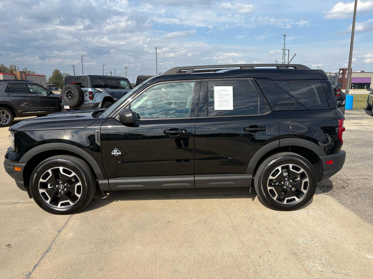 Used 2023 Ford Bronco Sport Outer Banks w/ Tech Package AWD/4WD image 7