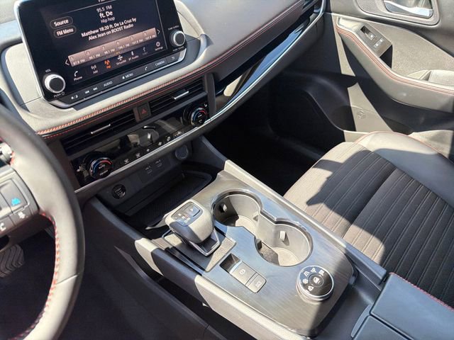 Used 2025 Nissan Rogue SV image 39