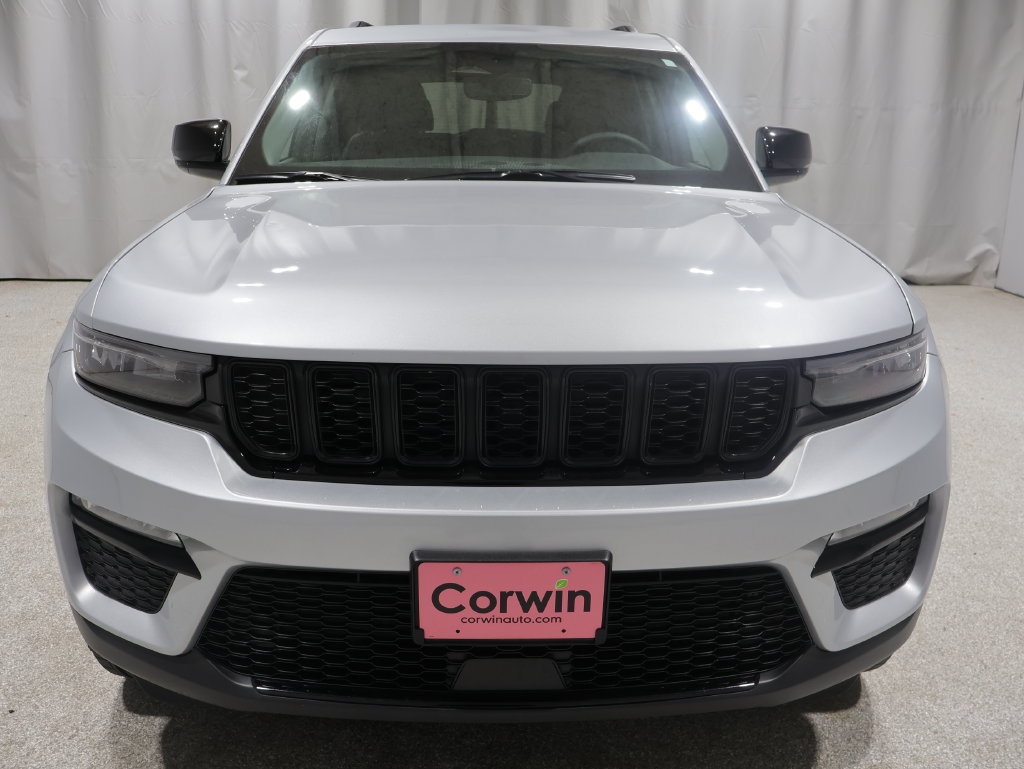 Used 2023 Jeep Grand Cherokee Limited w/ Black Appearance Package AWD/4WD image 9