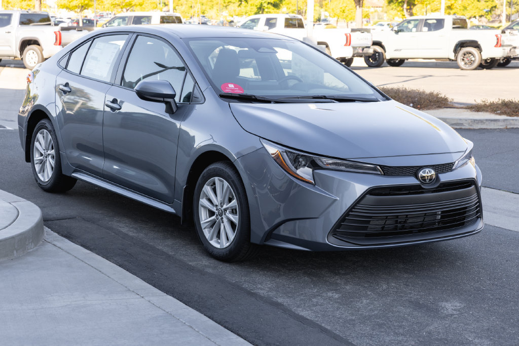 New 2027 Toyota Corolla LE FWD image 3