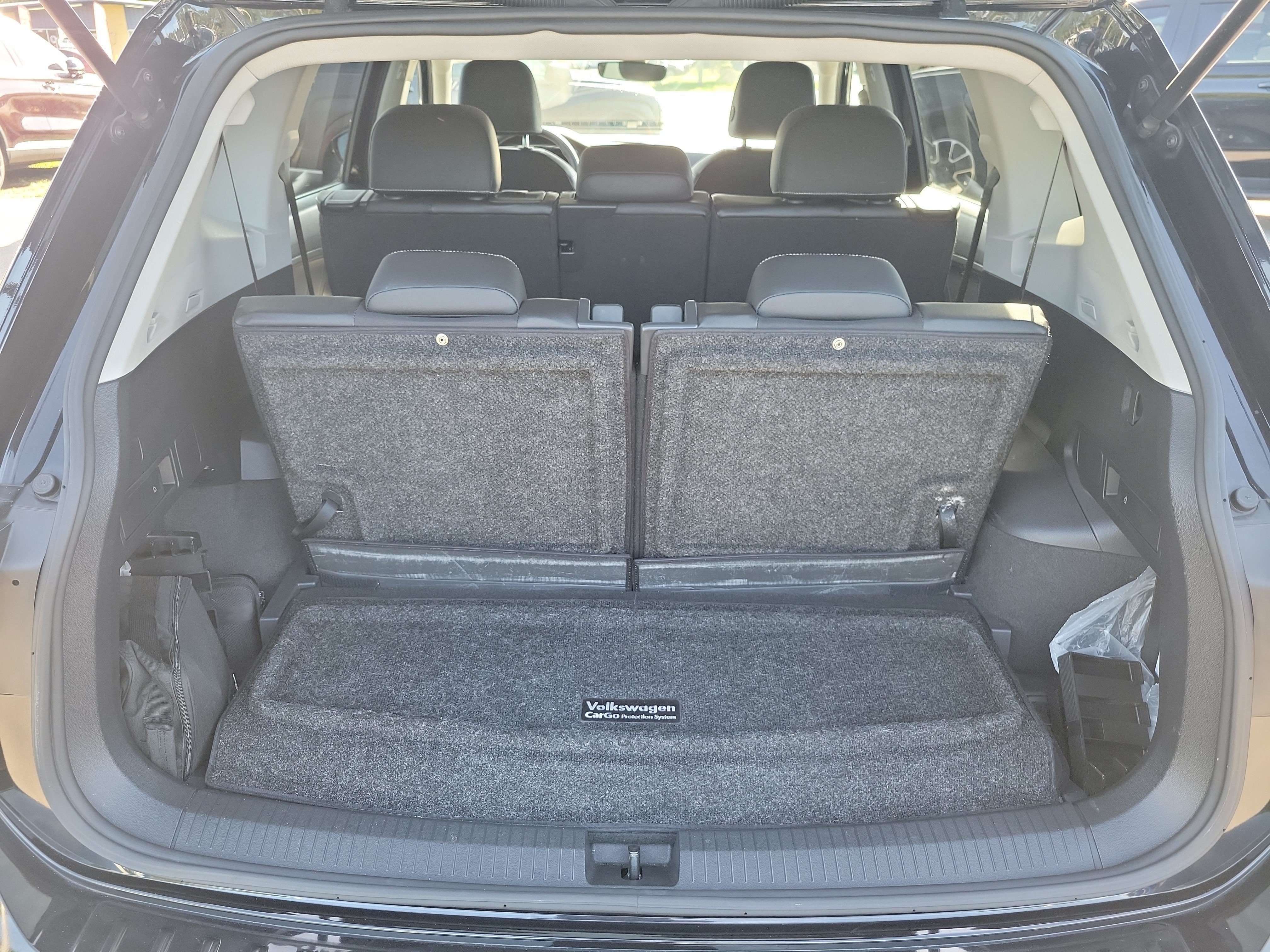 Used 2023 Volkswagen Tiguan SE w/ Panoramic Sunroof Package FWD image 14