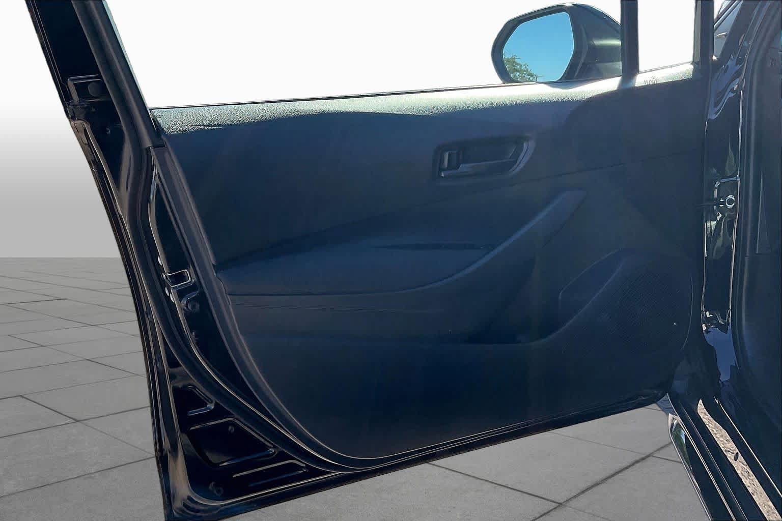 Used 2025 Toyota Corolla LE FWD image 21