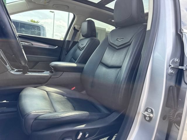 Used 2018 Cadillac XT5 Luxury w/ Driver Awareness Package AWD/4WD image 14